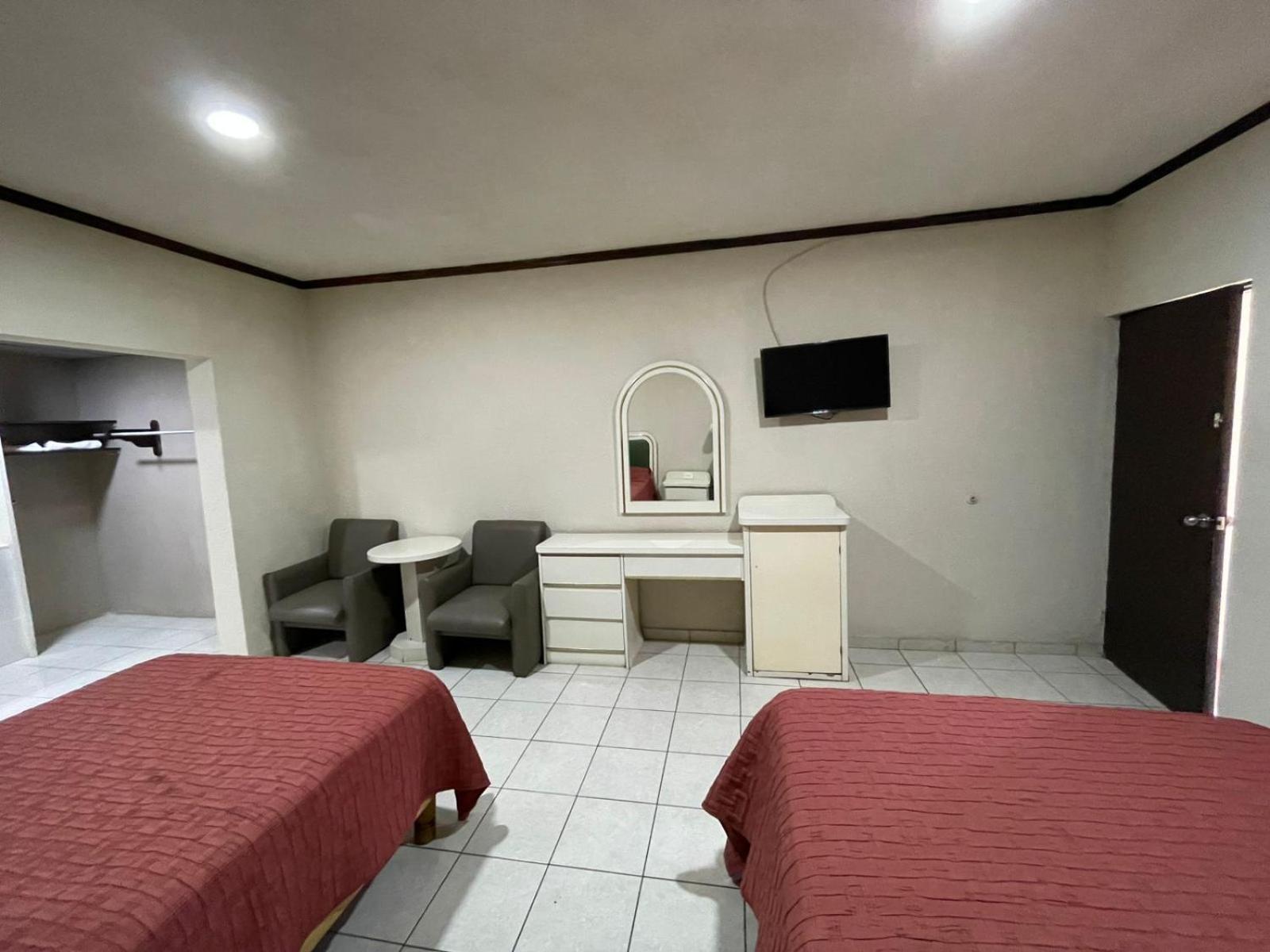 Kavia Meoqui Hotel & Suites Habitación foto